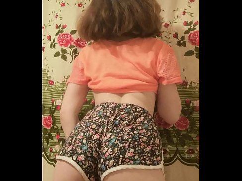 ❤️ Sexet ung babe laver en striptease ved at filme sine shorts på kamera Kvalitets porno at da.nastypornpics-com.ru ️❤