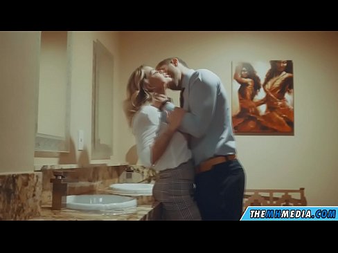 ❤️ Når en barmfagre blondine forfører dig på et offentligt toilet Kvalitets porno at da.nastypornpics-com.ru ️❤